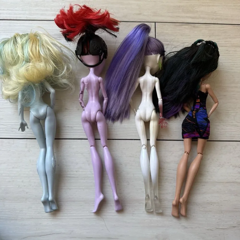 Lot Of 4 Monster High Dolls Missing Clothes And Cleo’s Hands